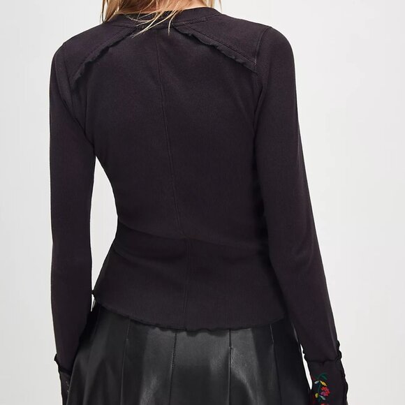 Fleur Embroidered Cuff Top - Picture 3 of 4